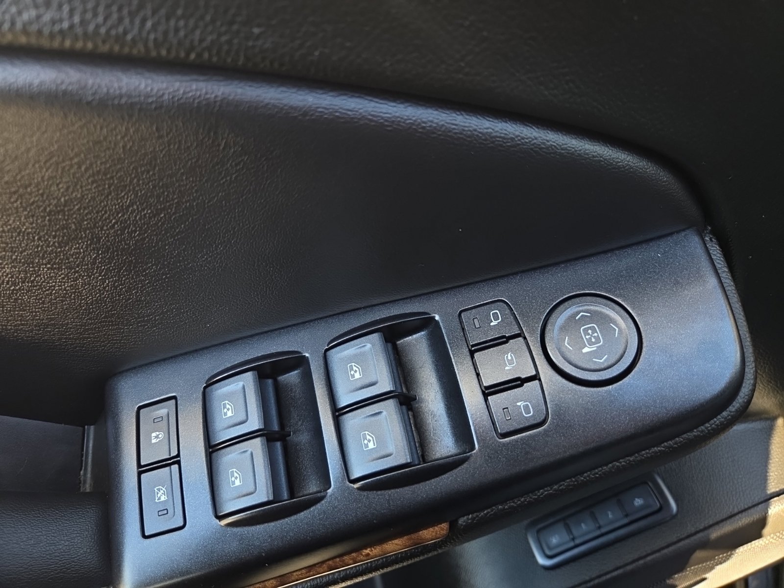 Used 2019 Chevrolet Tahoe Premier AWD/4WD image 25