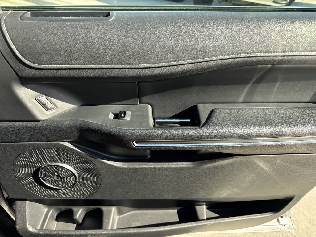 Used 2023 Ford Expedition XLT image 21