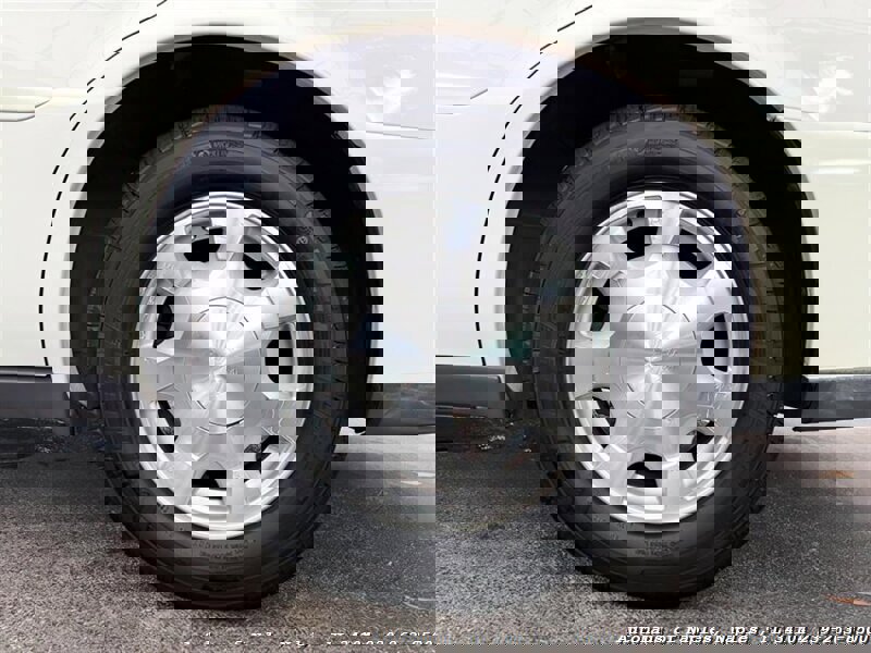 Used 2001 Cadillac De Ville w/ Comfort/Convenience Pkg image 12