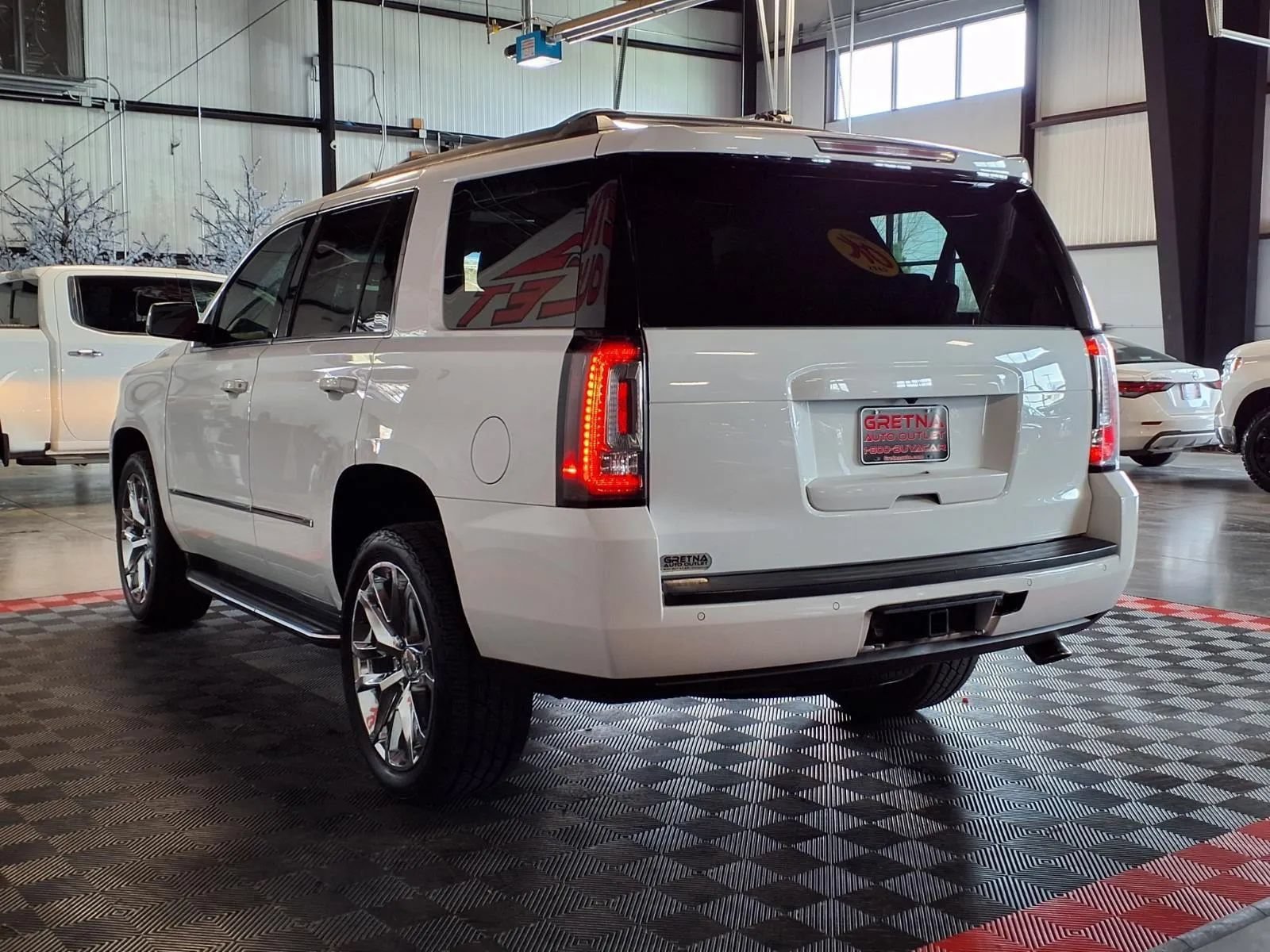 Used 2018 GMC Yukon SLT w/ Premium Edition AWD/4WD image 4