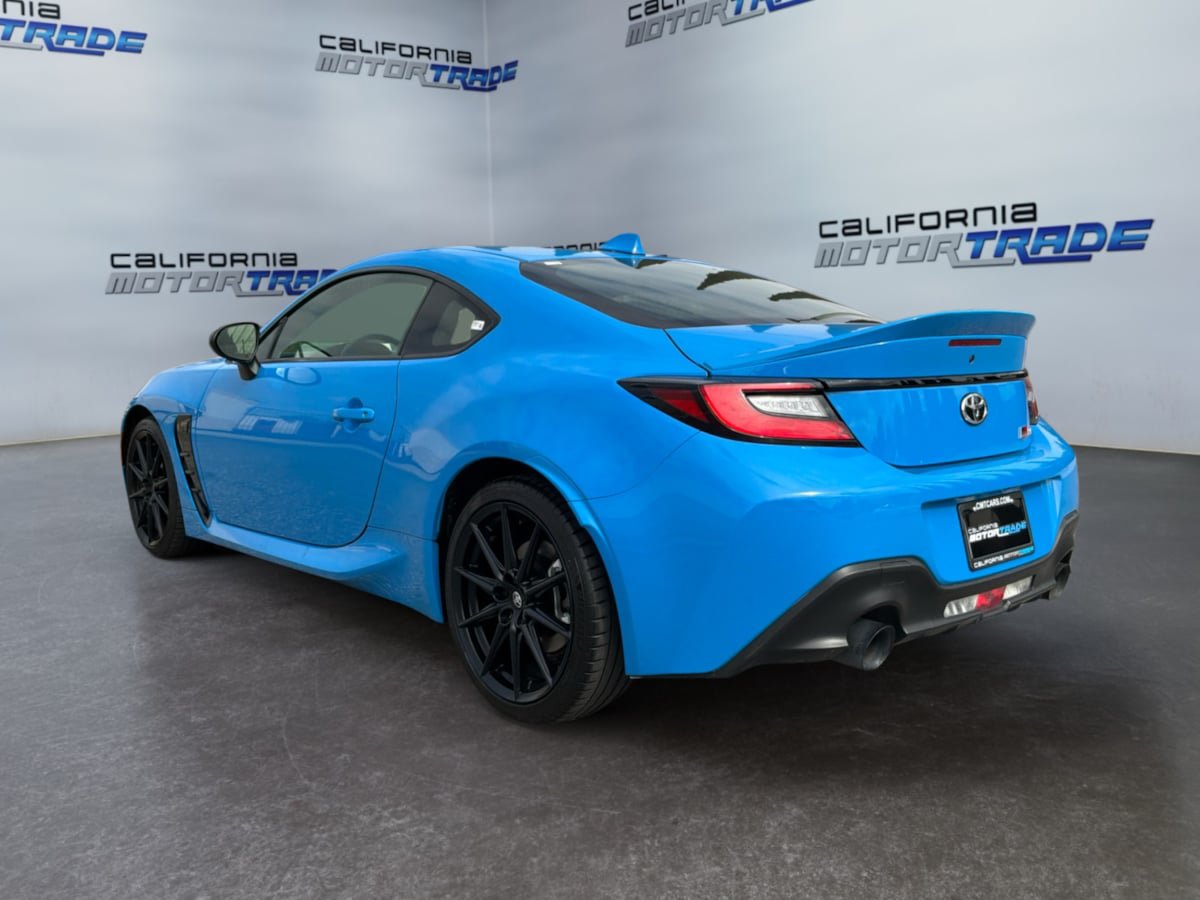 Used 2023 Toyota GR86 Premium RWD image 7