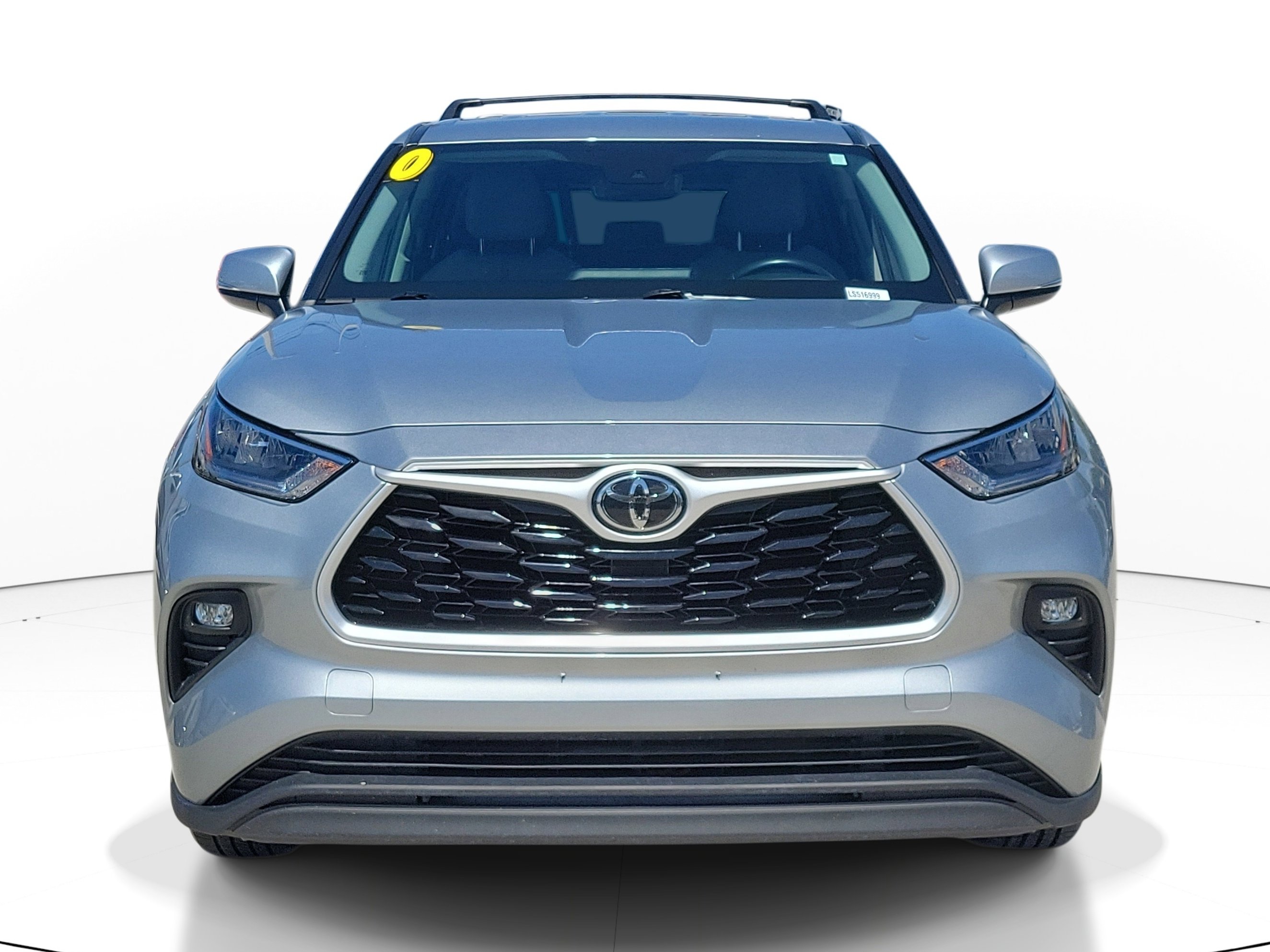 Used 2020 Toyota Highlander LE AWD/4WD image 2