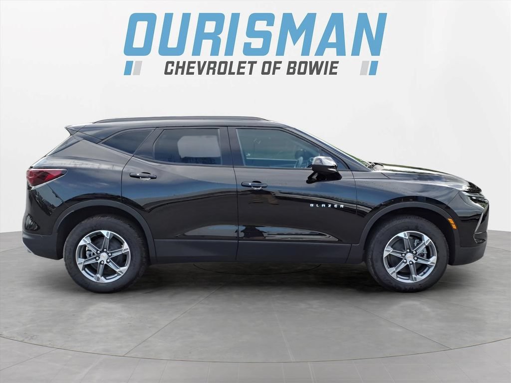 New 2026 Chevrolet Blazer LT w/ Convenience Package FWD image 2