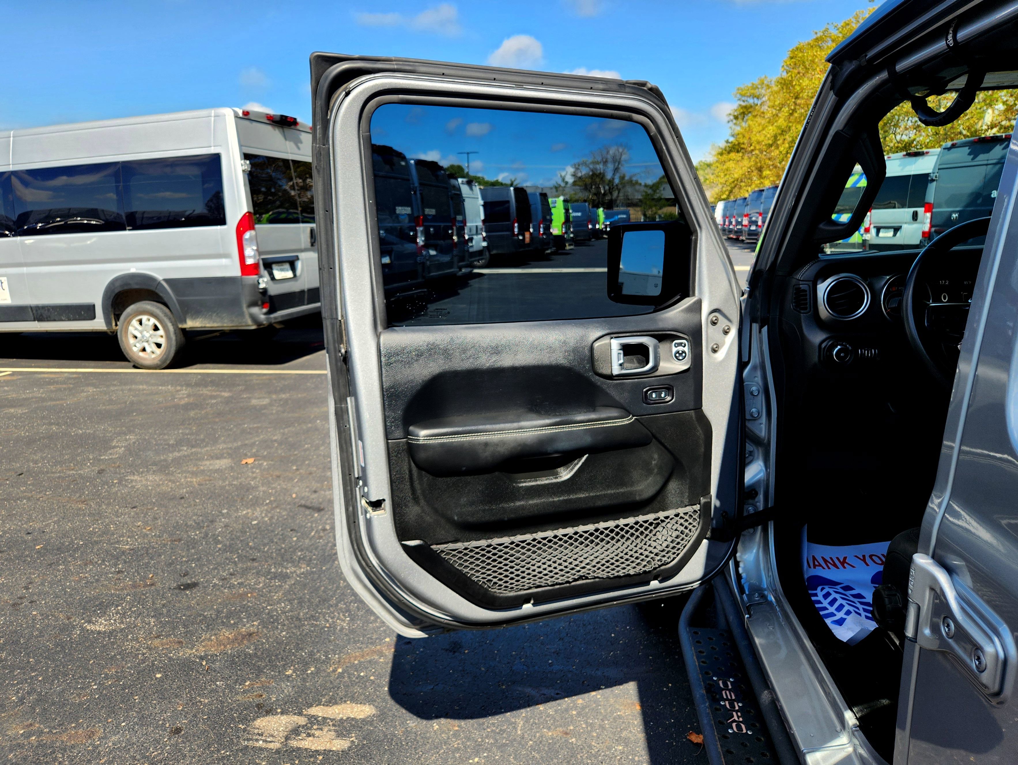 Used 2018 Jeep Wrangler Unlimited Sahara image 12