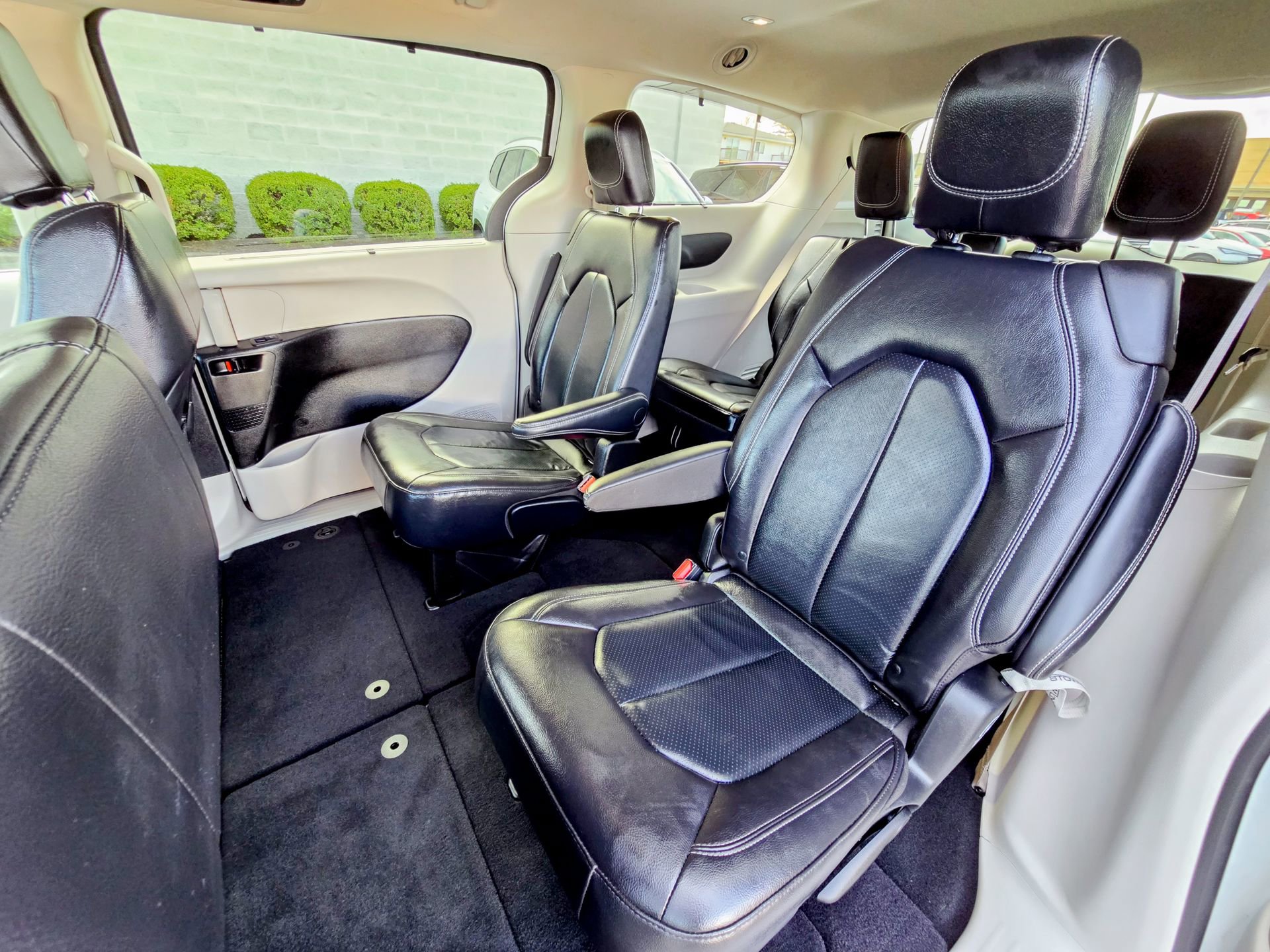 Used 2022 Chrysler Pacifica Touring-L image 30