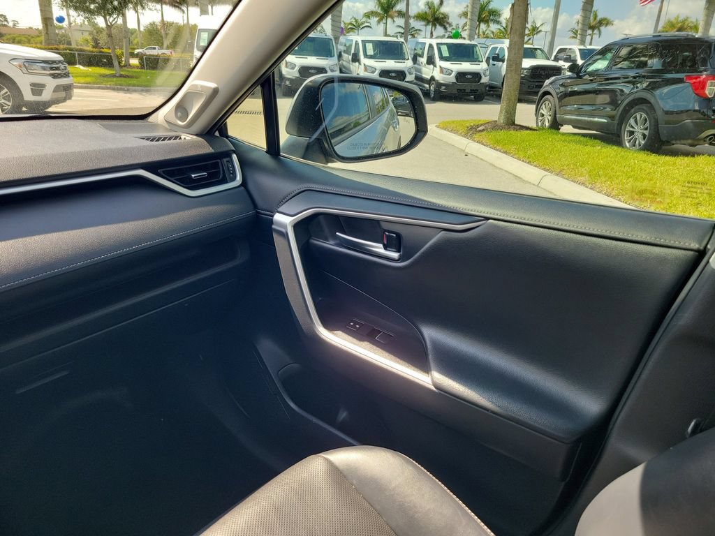 Used 2019 Toyota RAV4 Limited w/ Cold Weather Package FWD image 17