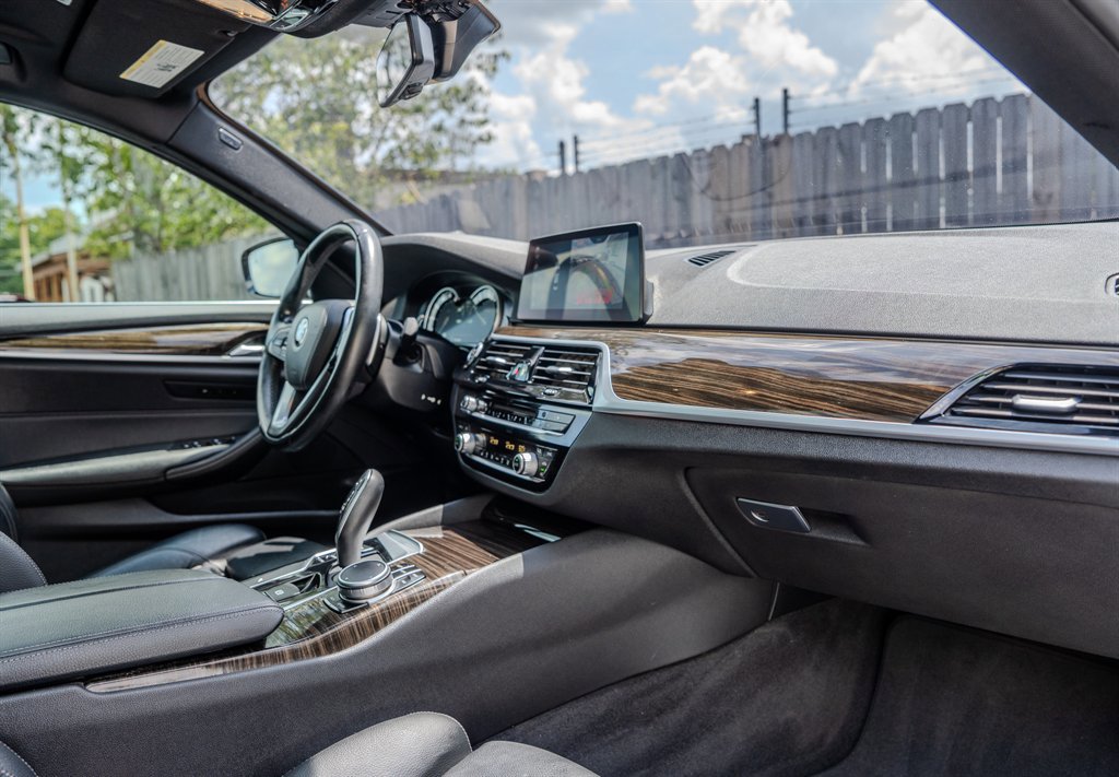 Used 2019 BMW 530i w/ Convenience Package RWD image 30