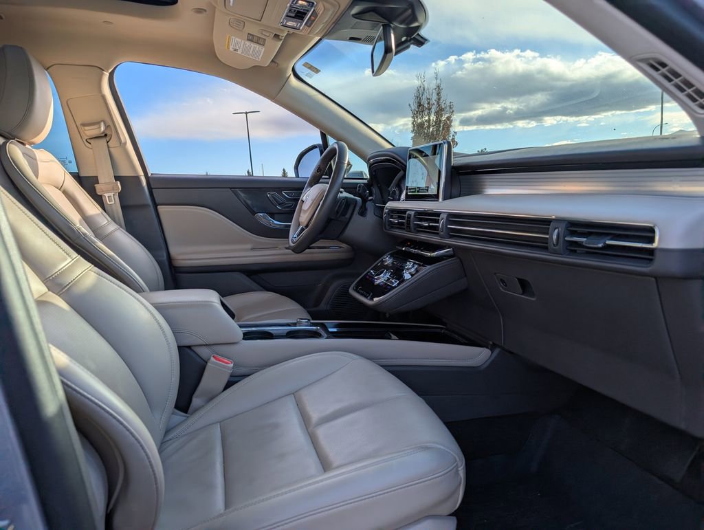 Used 2022 Lincoln Corsair AWD w/ Premium Package image 20