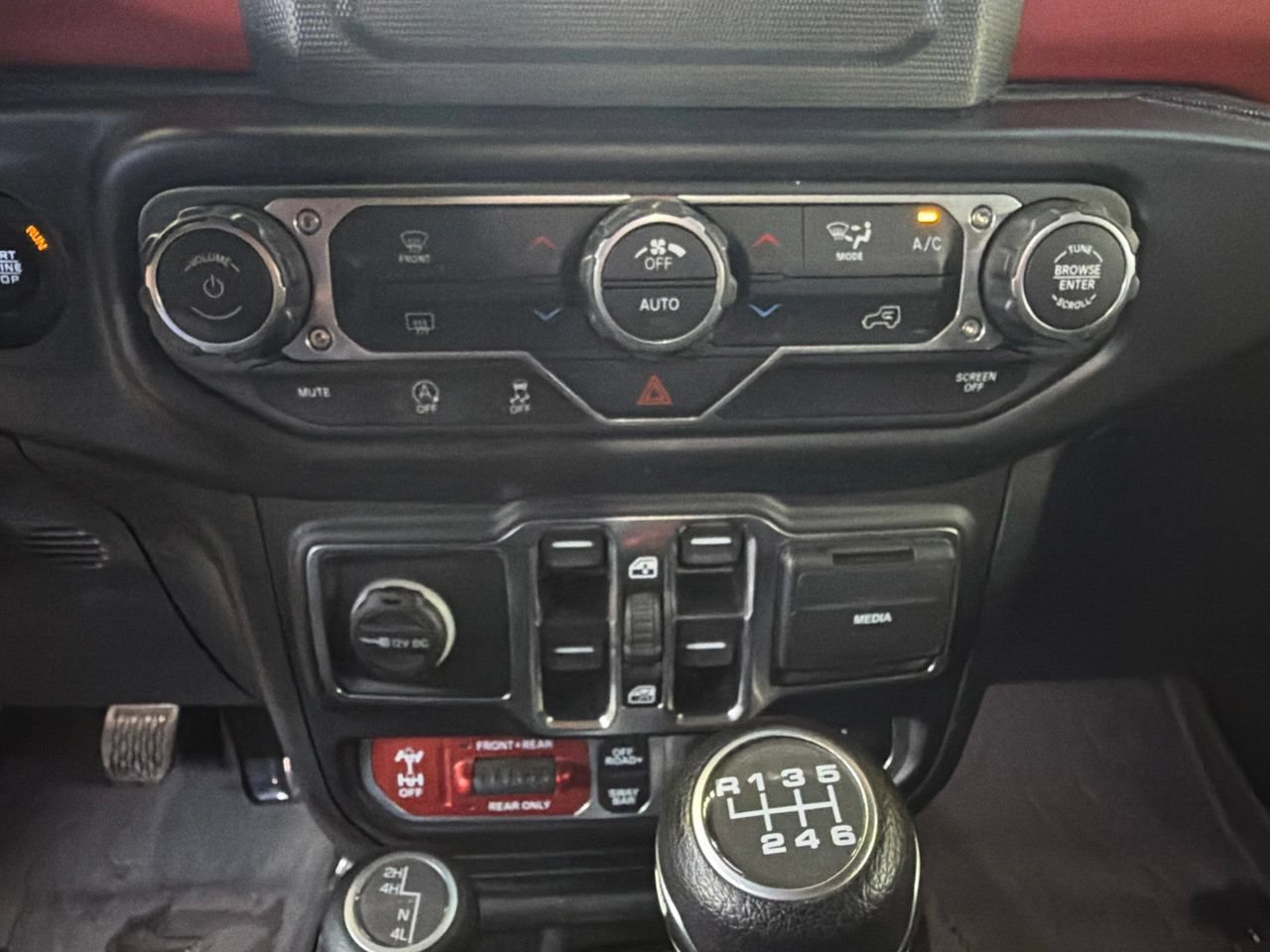 Used 2021 Jeep Wrangler Unlimited Rubicon AWD/4WD image 17