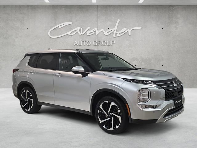 Used 2024 Mitsubishi Outlander SE image 2