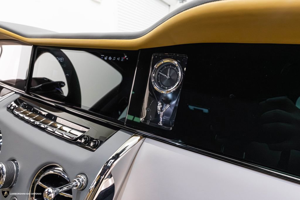 Used 2025 Rolls-Royce Cullinan w/ Dynamic Package image 36