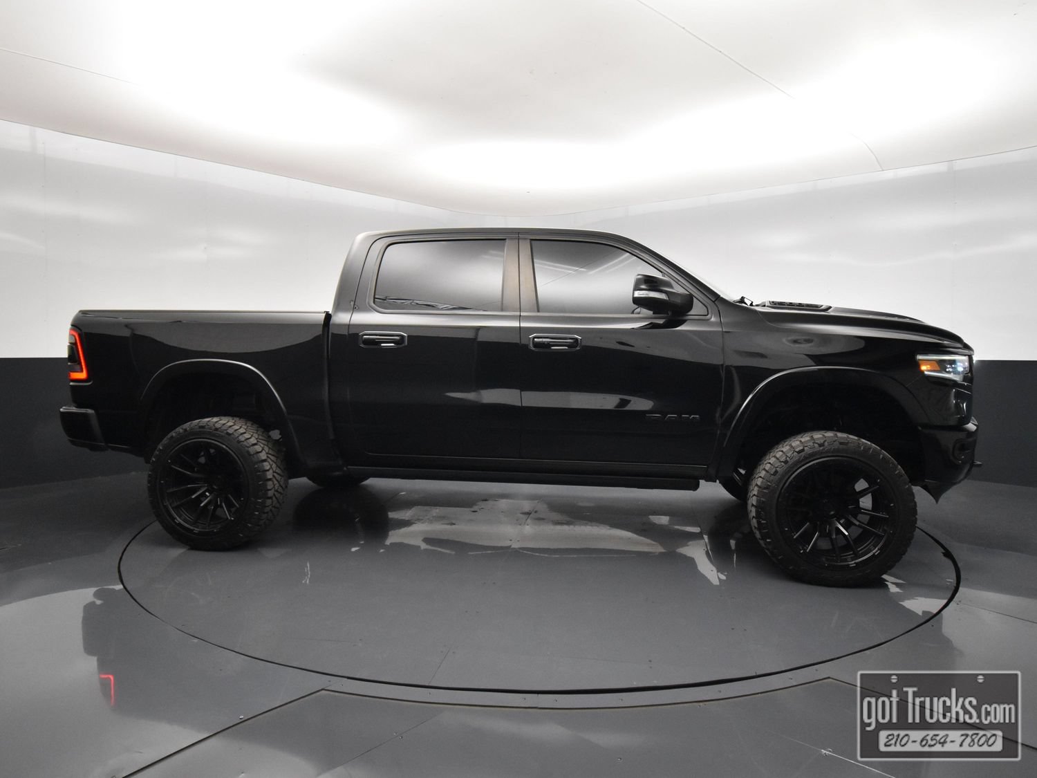 Used 2020 RAM 1500 Limited w/ Black Appearance Package AWD/4WD image 52