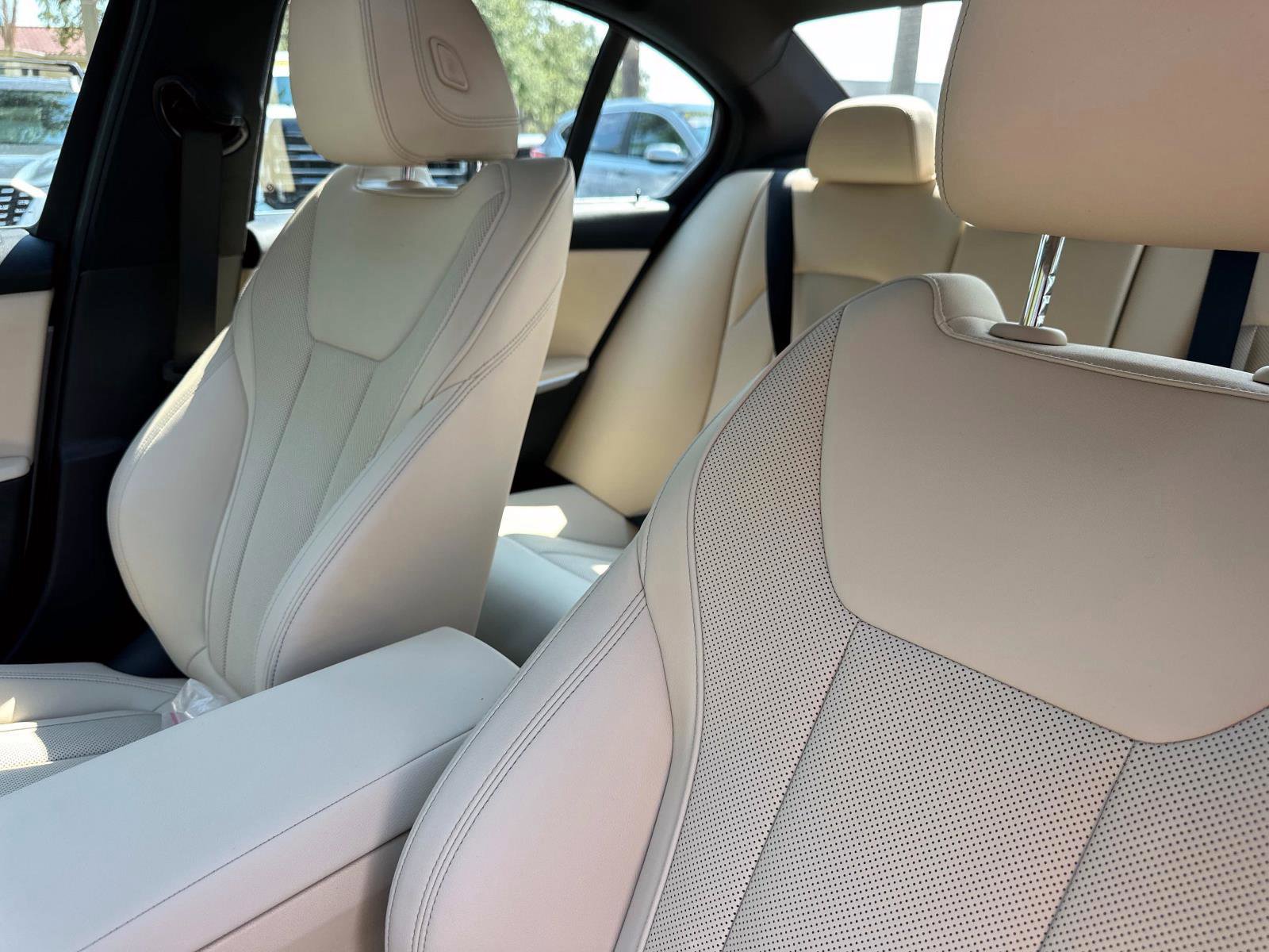 Used 2024 BMW 330i Sedan w/ Premium Package image 22