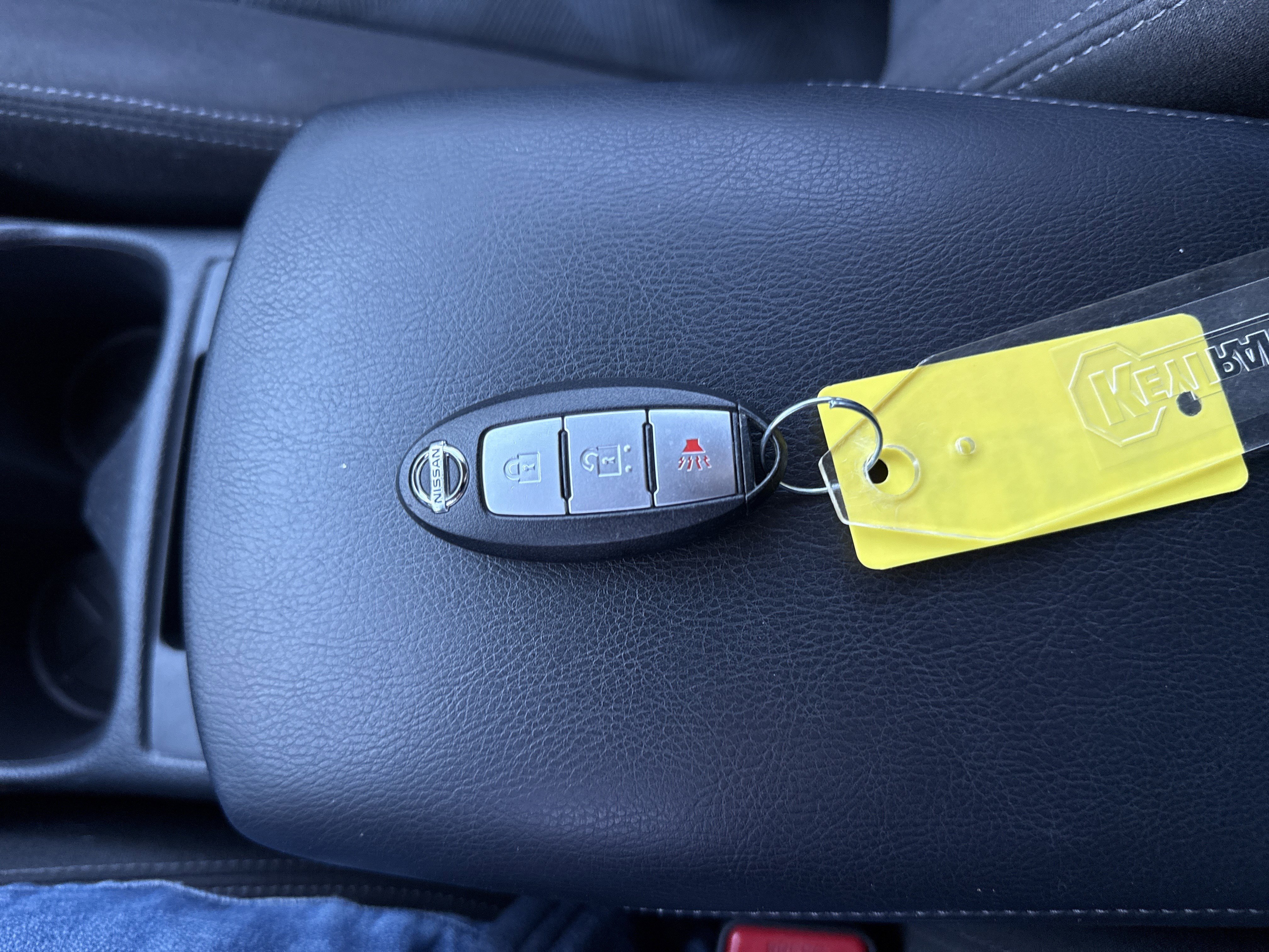 Used 2016 Nissan Rogue SV image 27