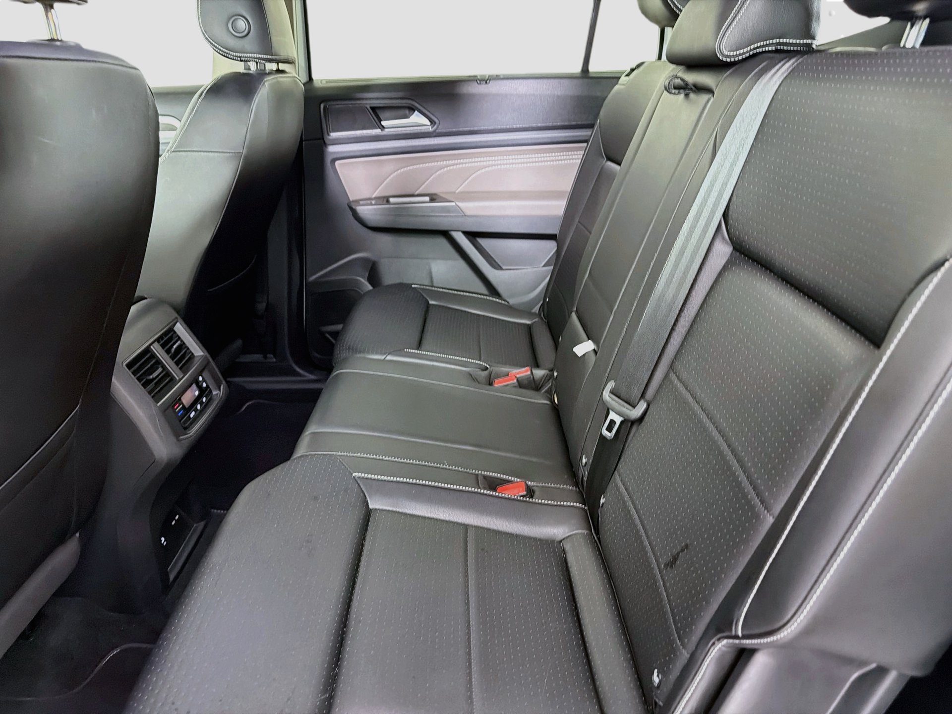 Certified 2023 Volkswagen Atlas SE w/ Black Wheel Package FWD image 23