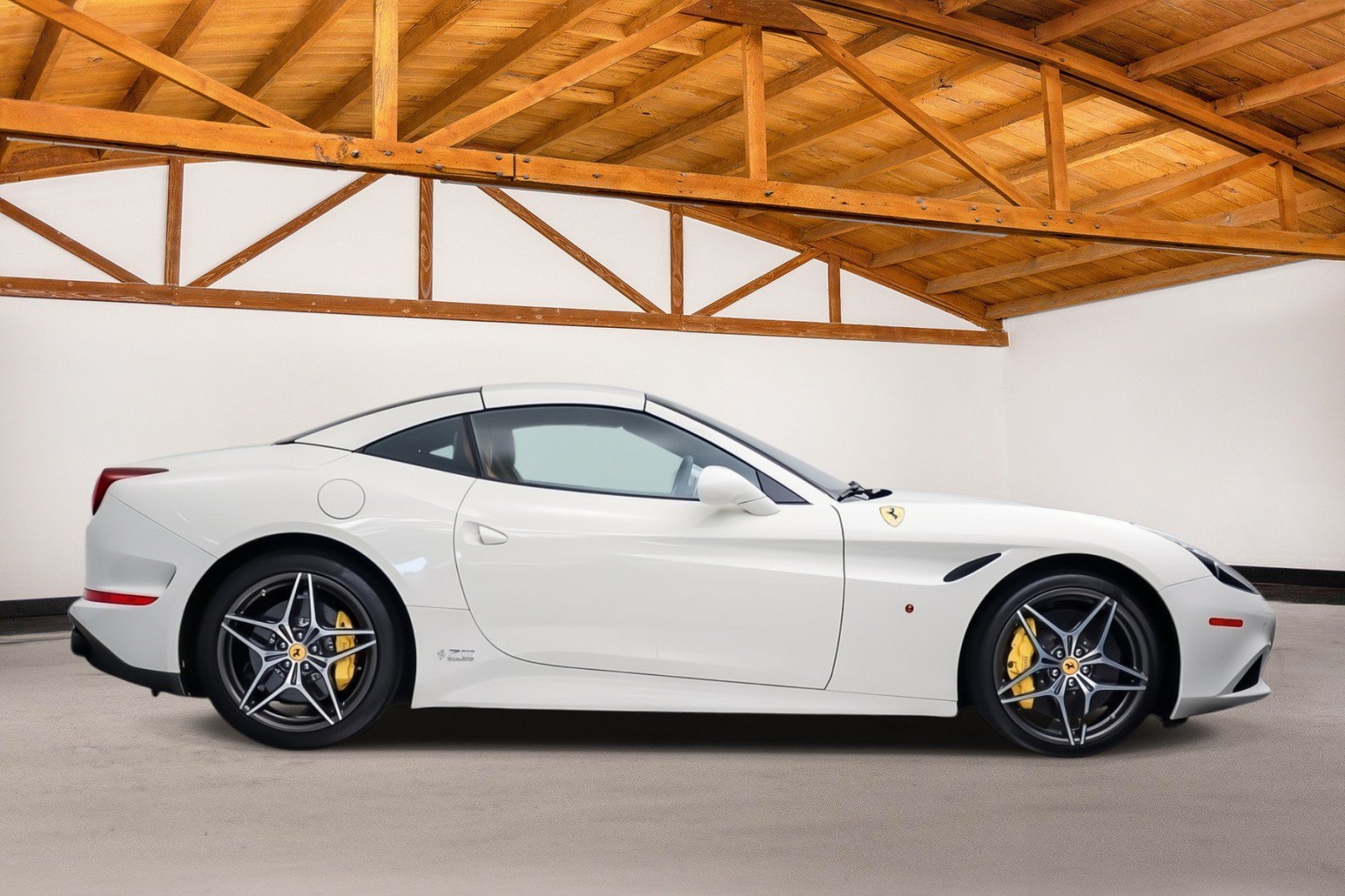 Used 2017 Ferrari California T RWD image 7