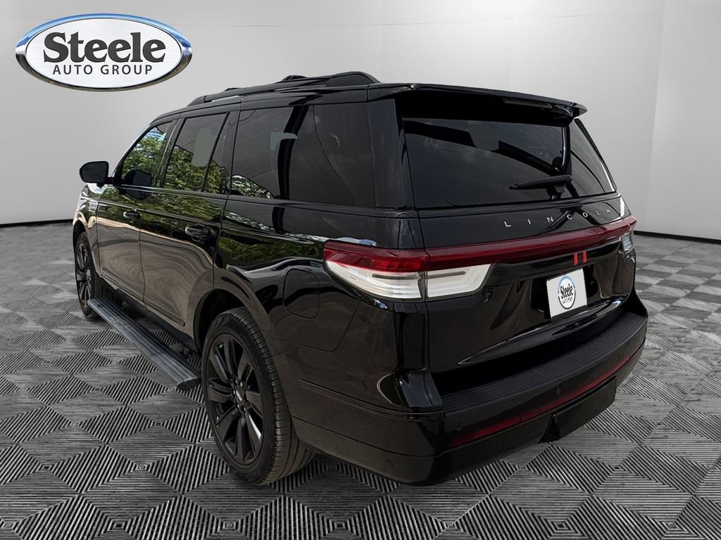 Used 2023 Lincoln Navigator Reserve AWD/4WD image 3