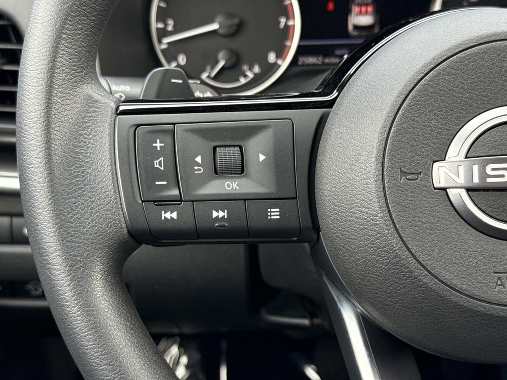 Used 2023 Nissan Rogue SV AWD/4WD image 8