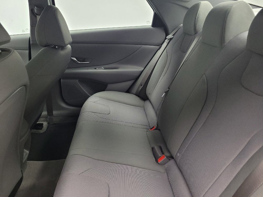 Used 2025 Hyundai Elantra SE FWD image 18
