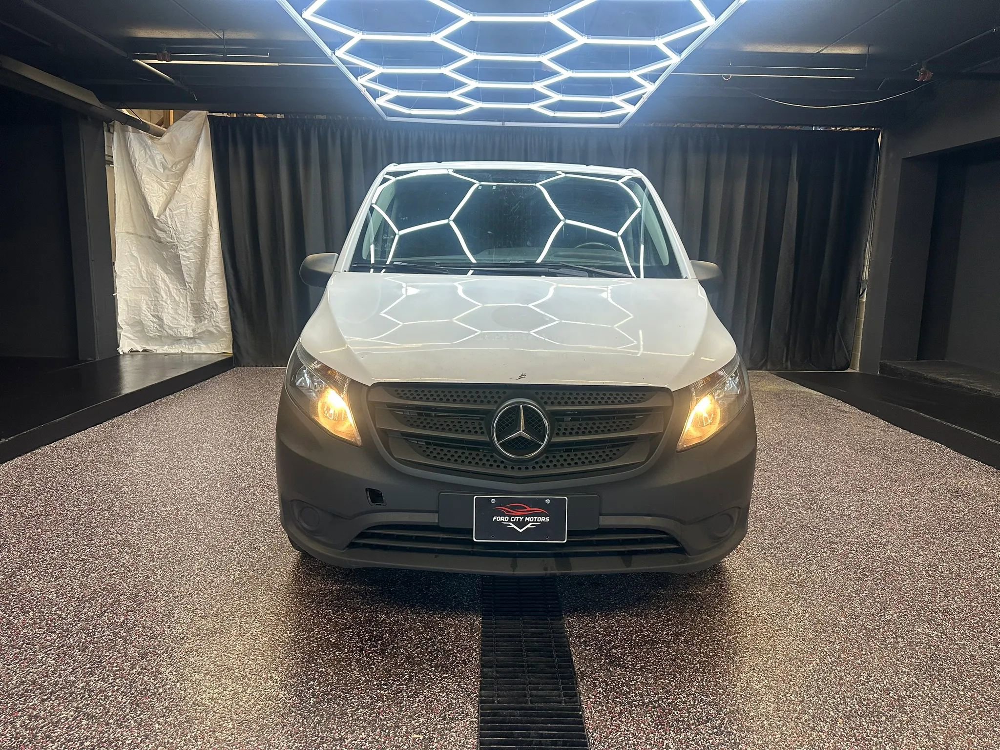 Used 2020 Mercedes-Benz Metris image 2