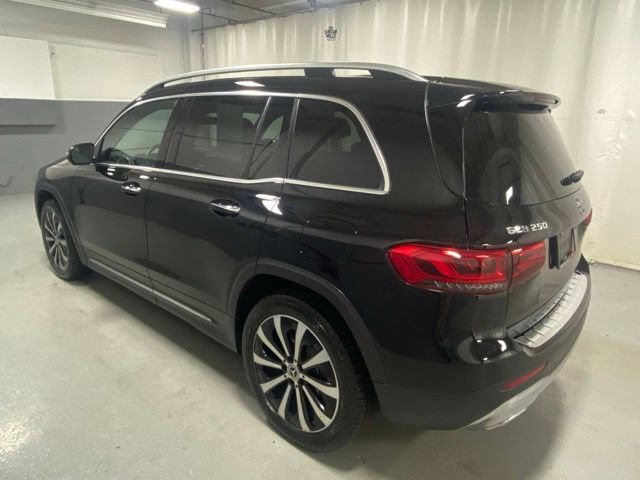 Used 2023 Mercedes-Benz GLB 250 4MATIC image 2