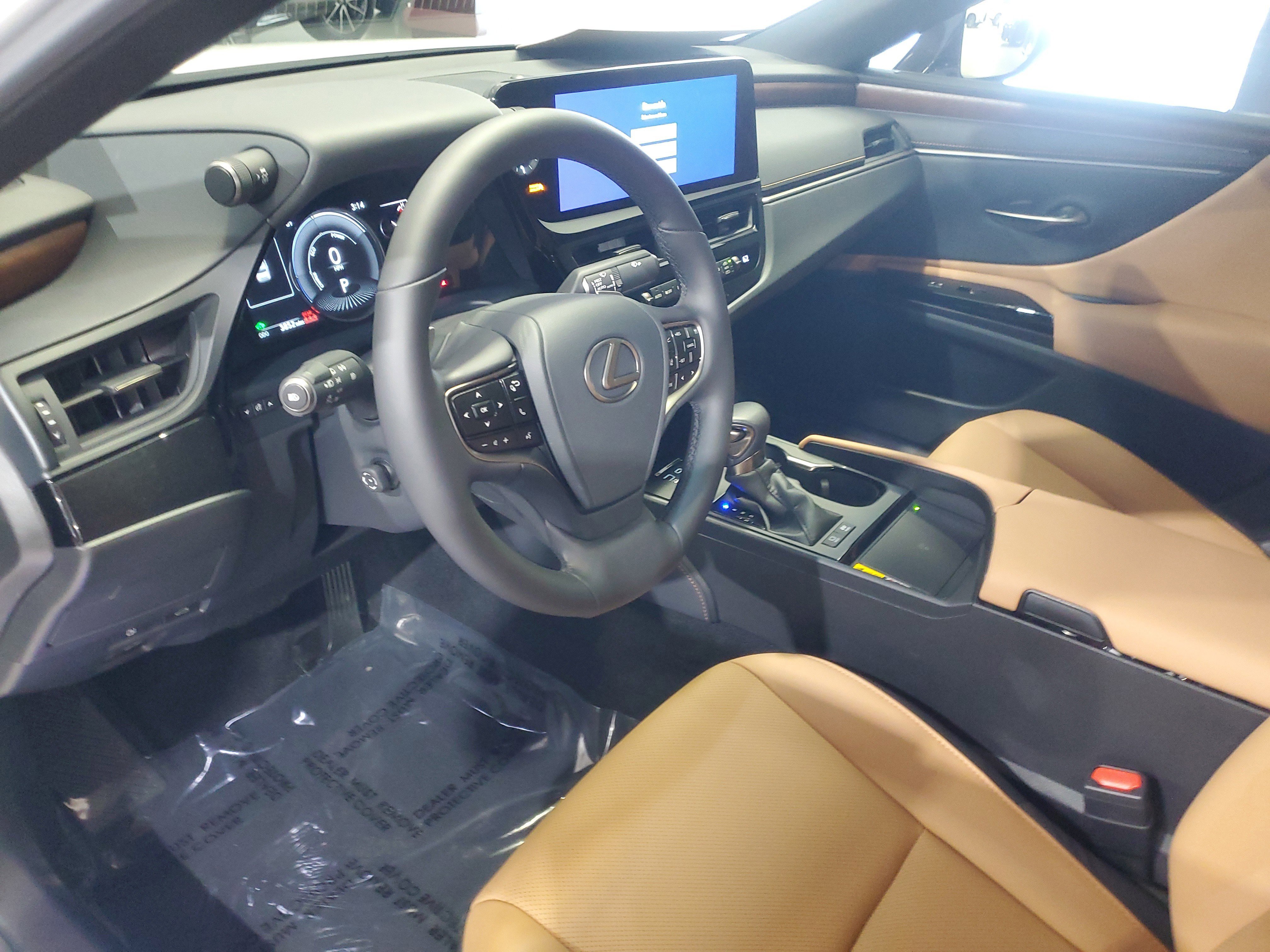 Used 2025 Lexus ES 300h w/ Premium Package image 18