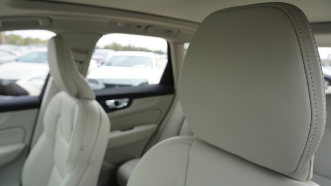 Used 2025 Volvo XC60 B5 Ultra w/ Protection Package Premier image 25