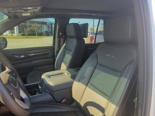 Used 2024 GMC Yukon Denali w/ Advanced Technology Package RWD image 15