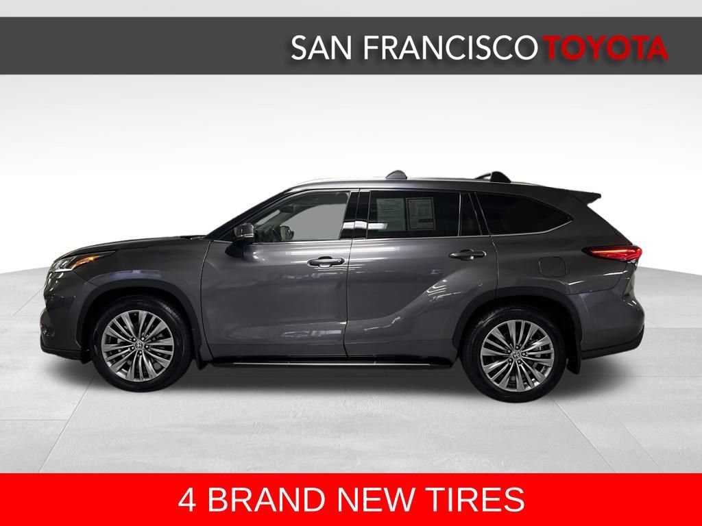 Used 2022 Toyota Highlander Platinum AWD/4WD image 2