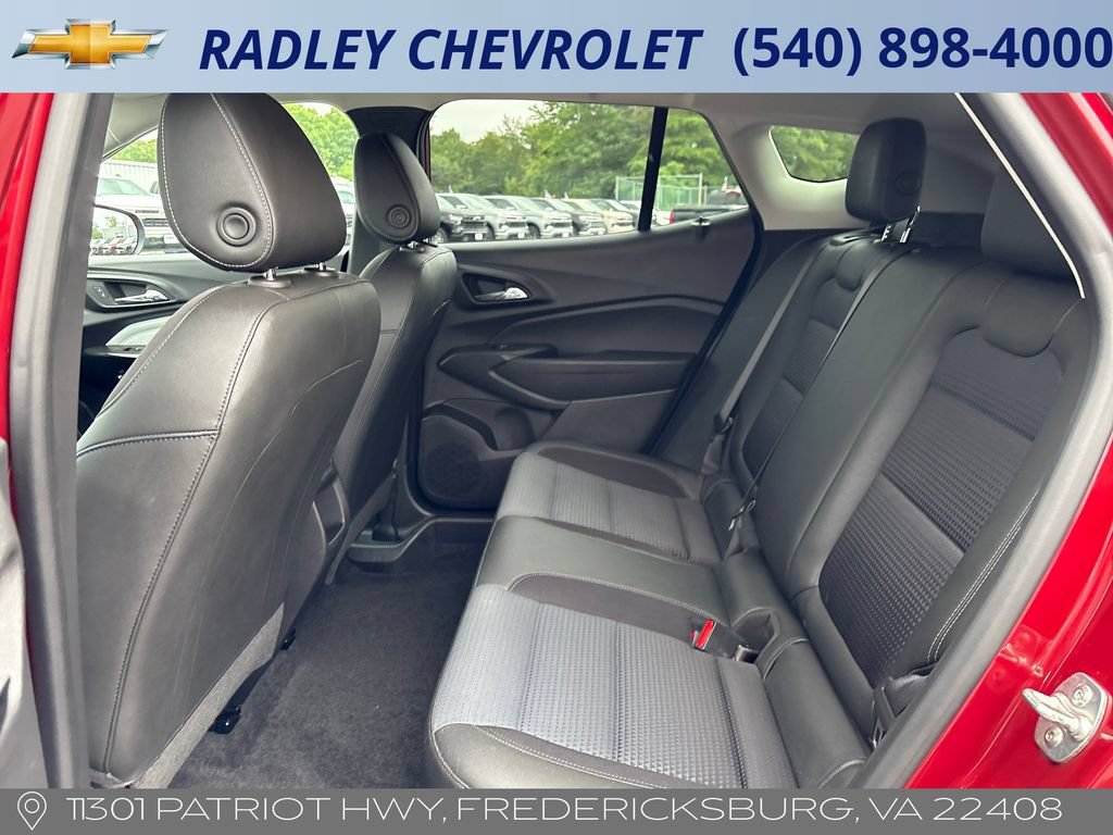 Used 2025 Chevrolet Trax LT FWD image 18