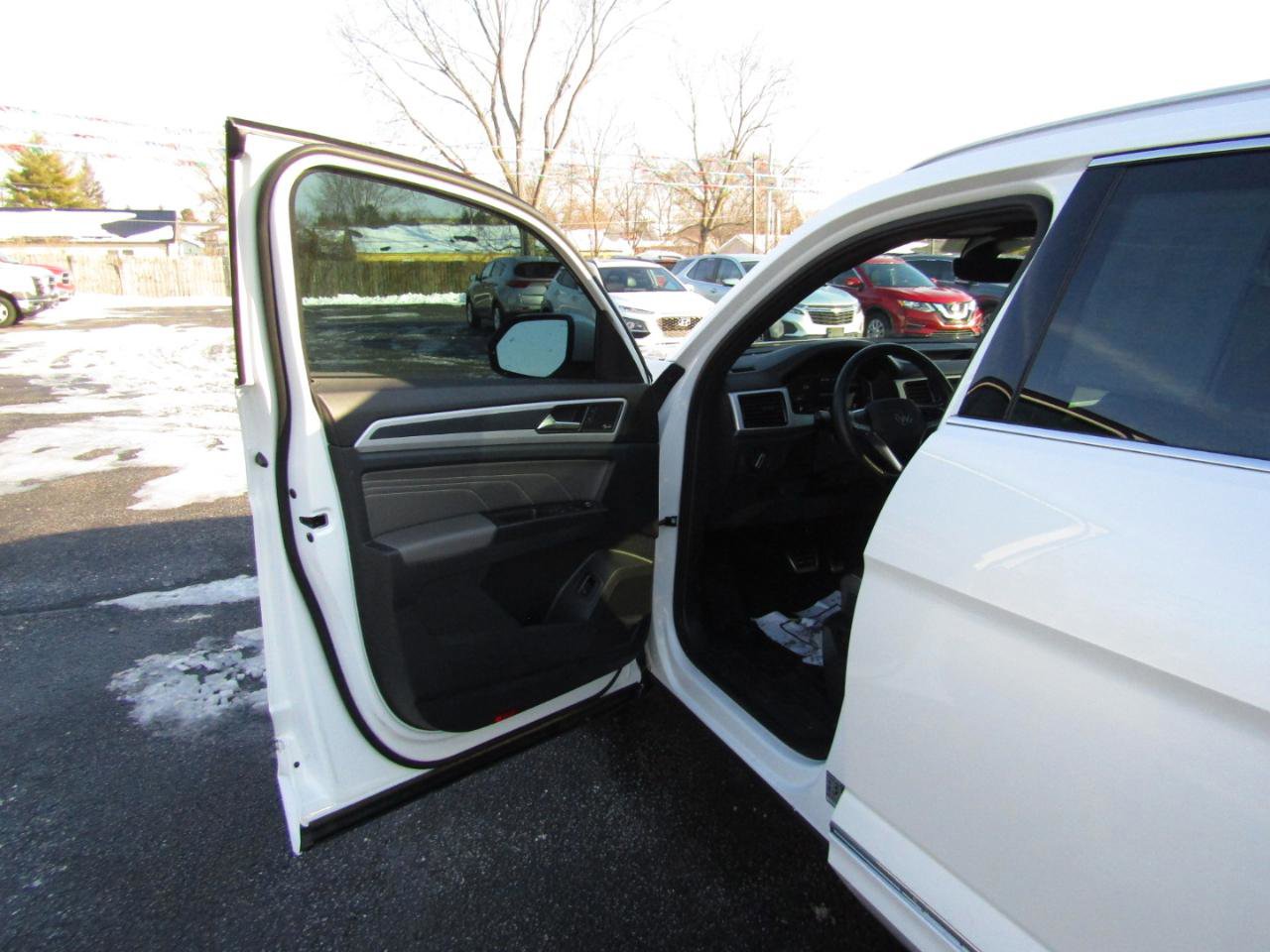 Used 2021 Volkswagen Atlas Cross Sport SEL Premium R-Line image 17