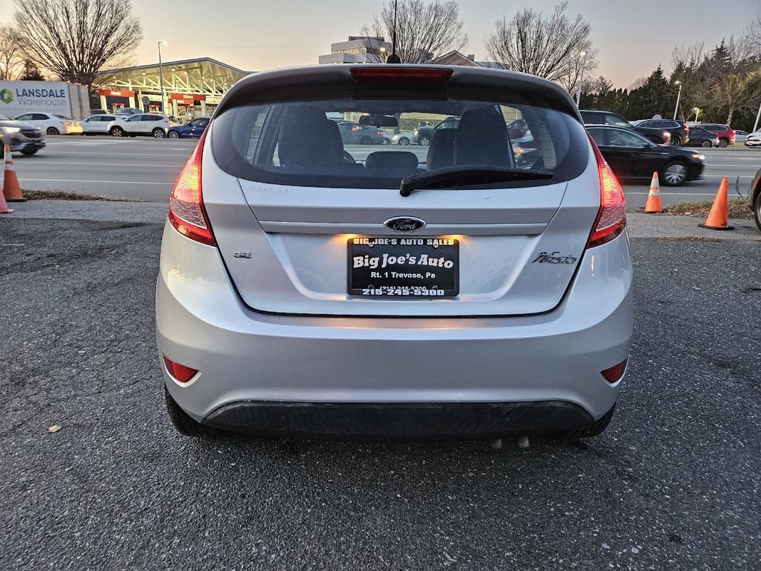 Used 2012 Ford Fiesta SE image 4
