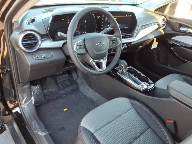 New 2026 Chevrolet Trax LT w/ Sunroof Package FWD image 5