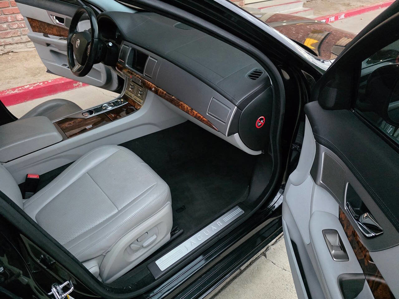 Used 2011 Jaguar XF Portfolio image 9