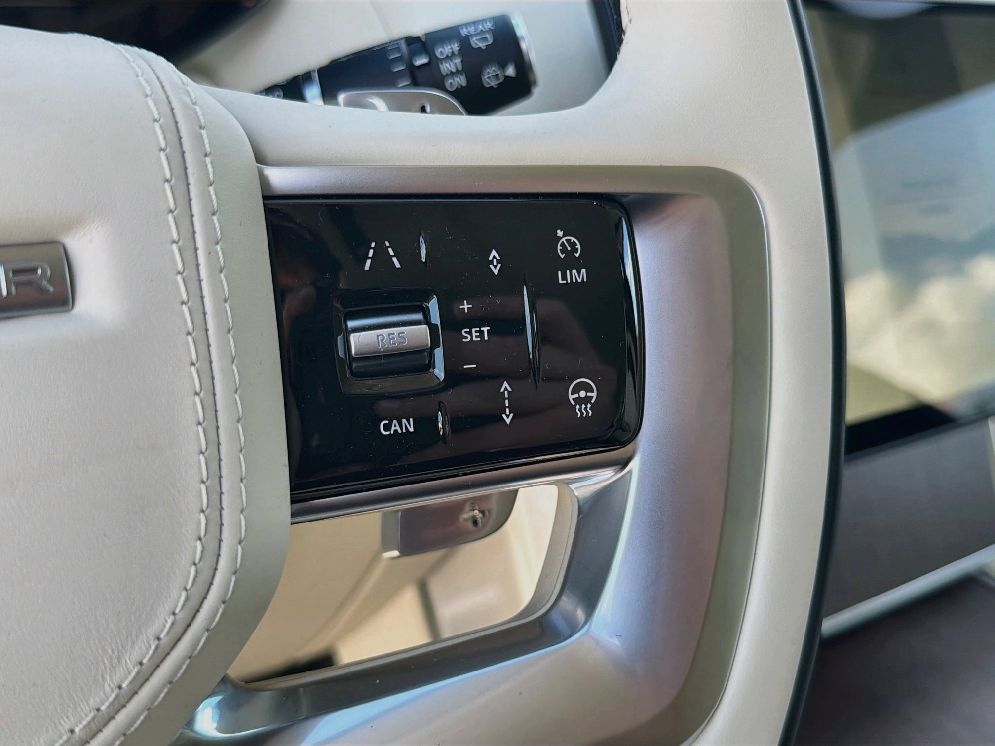 New 2026 Land Rover Range Rover SE AWD/4WD image 40