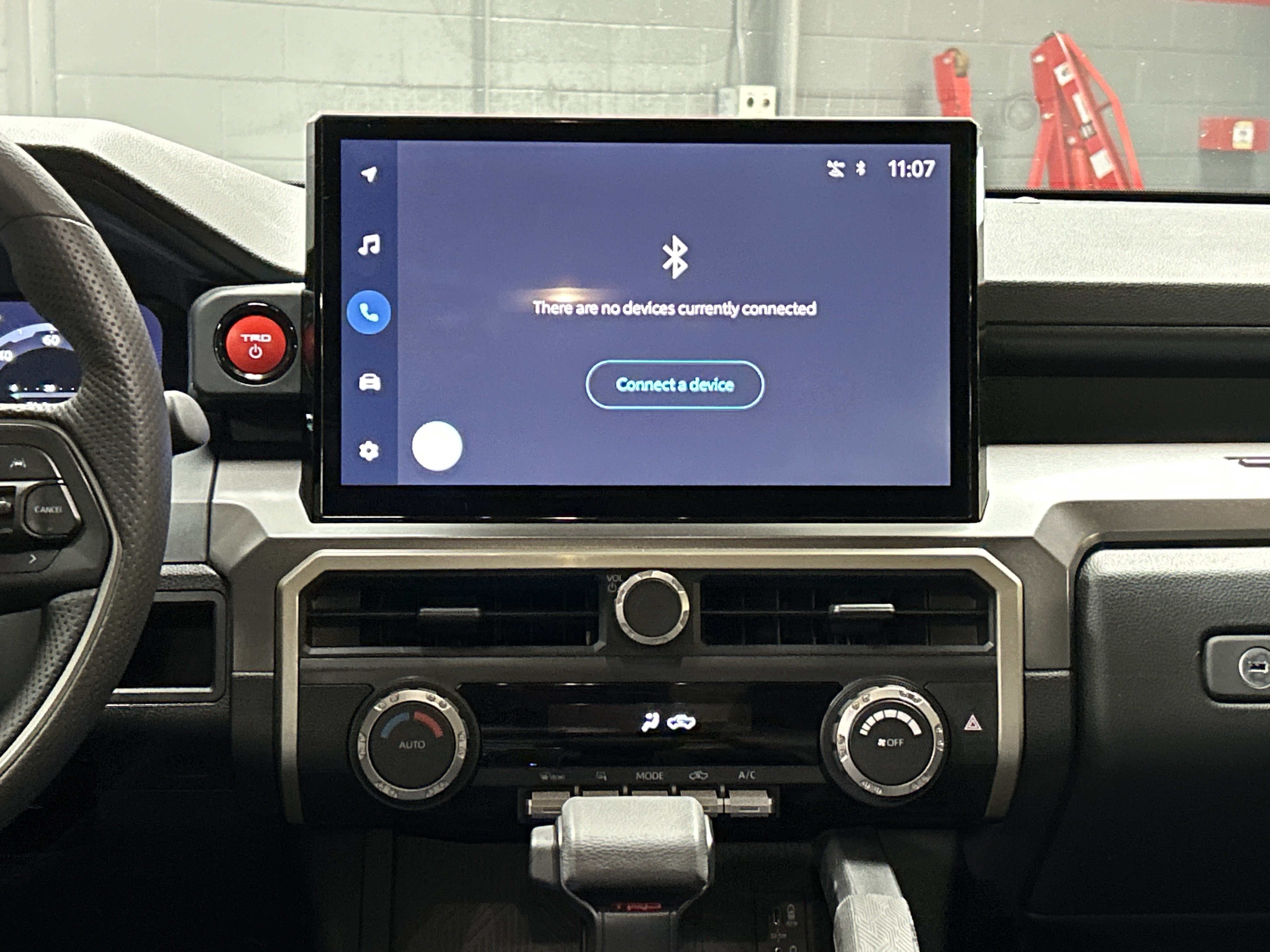 Certified 2025 Toyota Tacoma TRD Off-Road AWD/4WD image 31