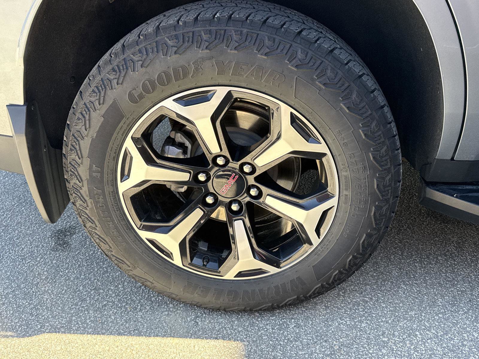 Used 2025 GMC Yukon AT4 w/ Premium Trailering Package image 10