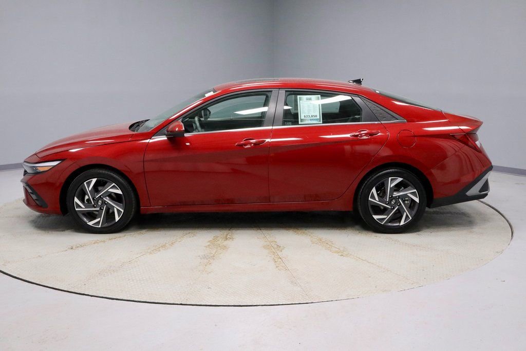 Certified 2025 Hyundai Elantra SEL image 13