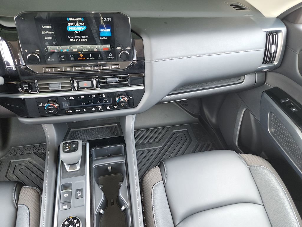 Certified 2025 Nissan Pathfinder SL image 17