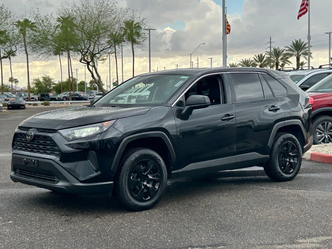 Used 2022 Toyota RAV4 LE FWD image 2