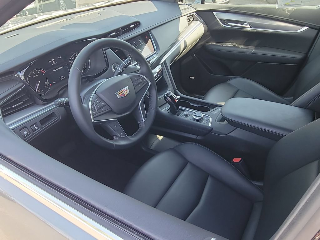 Certified 2024 Cadillac XT5 Luxury FWD image 10