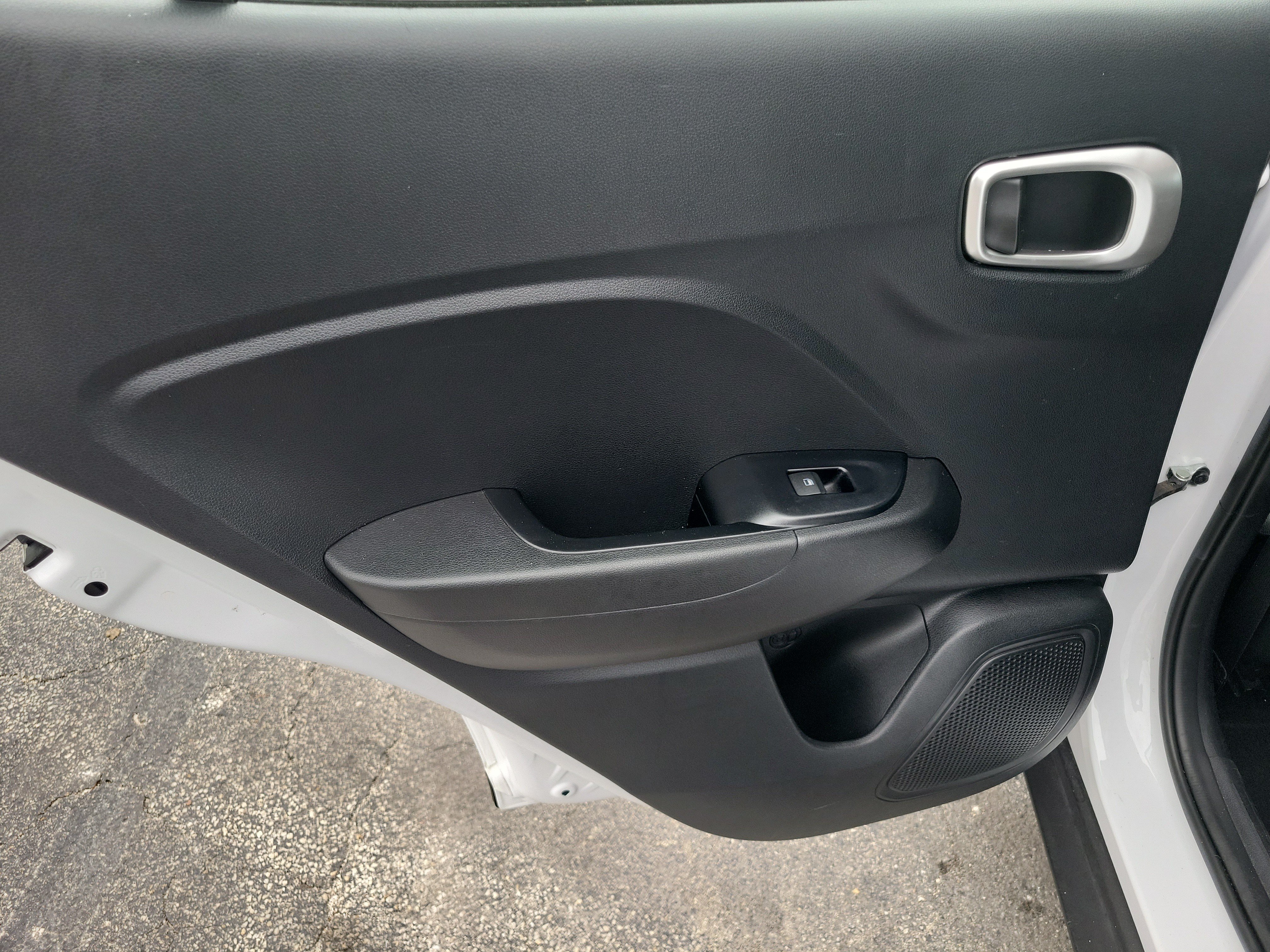 Used 2021 Hyundai Venue SEL FWD image 15