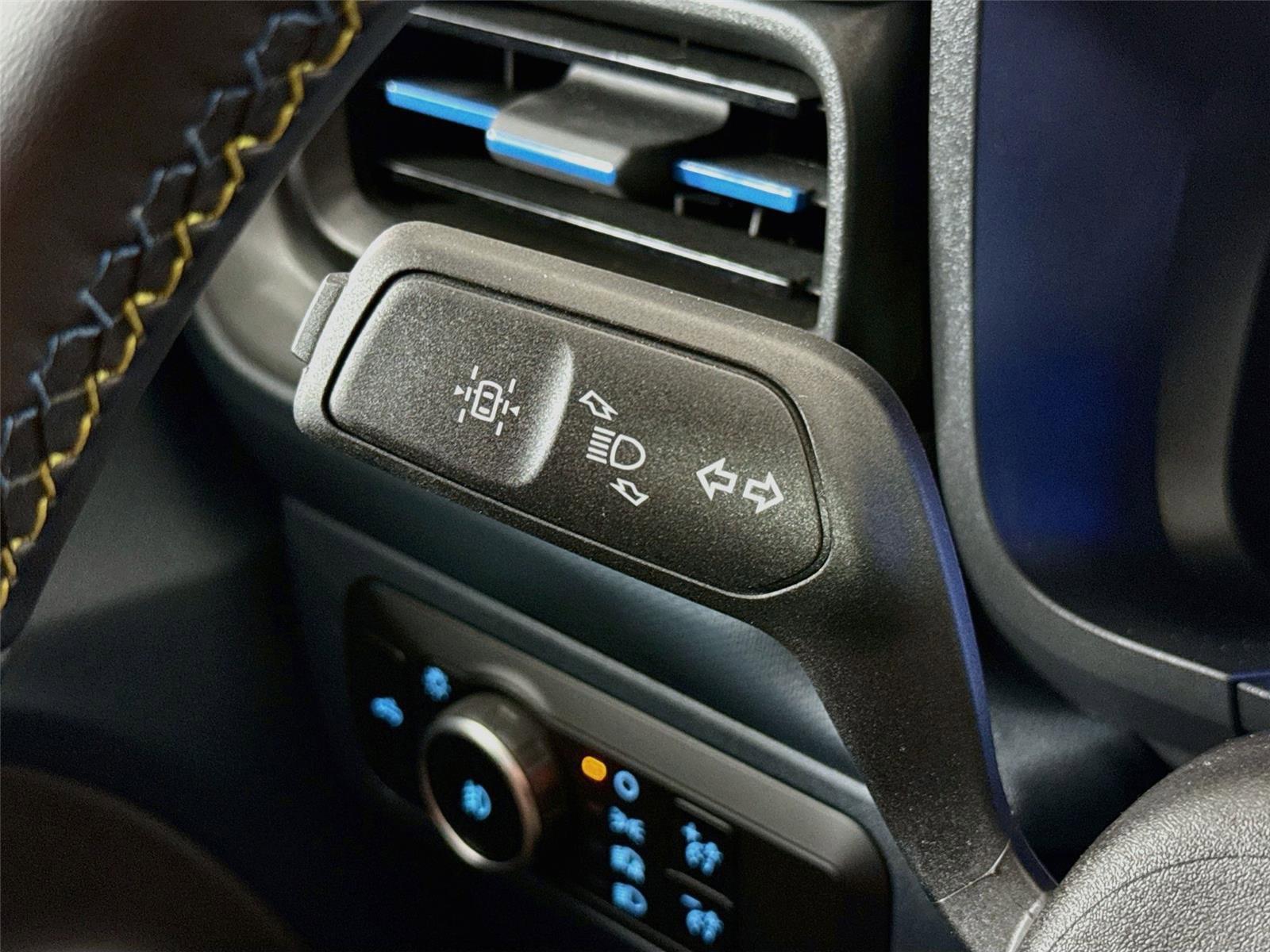 Used 2025 Ford Maverick Lobo AWD/4WD image 5