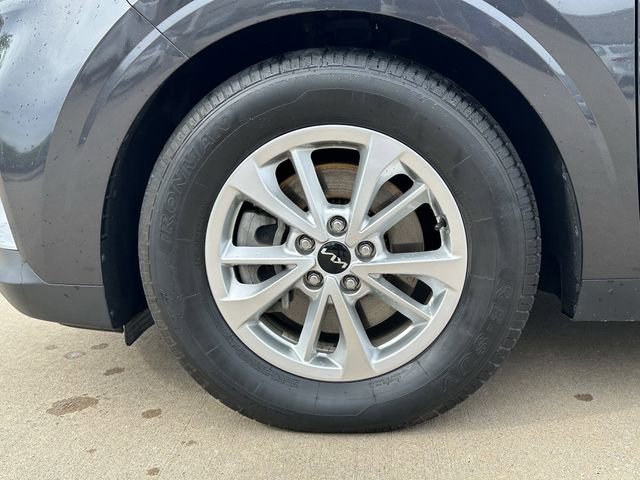 Used 2023 Kia Carnival LX image 8