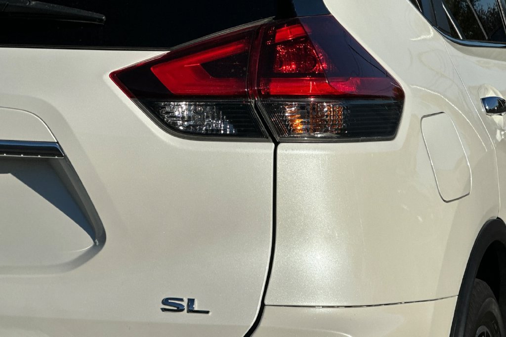 Used 2020 Nissan Rogue SL FWD image 30
