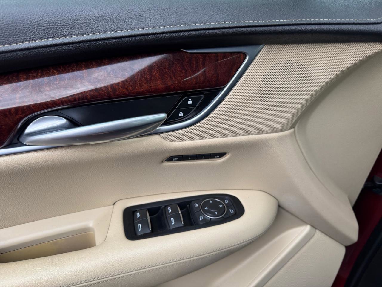Used 2018 Cadillac XT5 Luxury w/ Driver Awareness Package AWD/4WD image 16