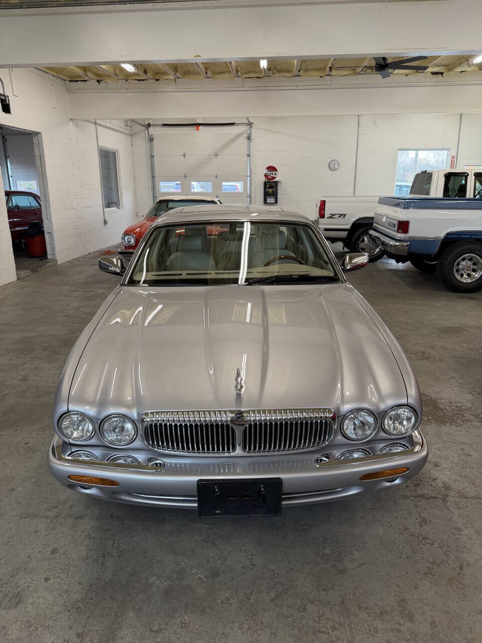 Used 2001 Jaguar XJ Vanden Plas RWD image 2