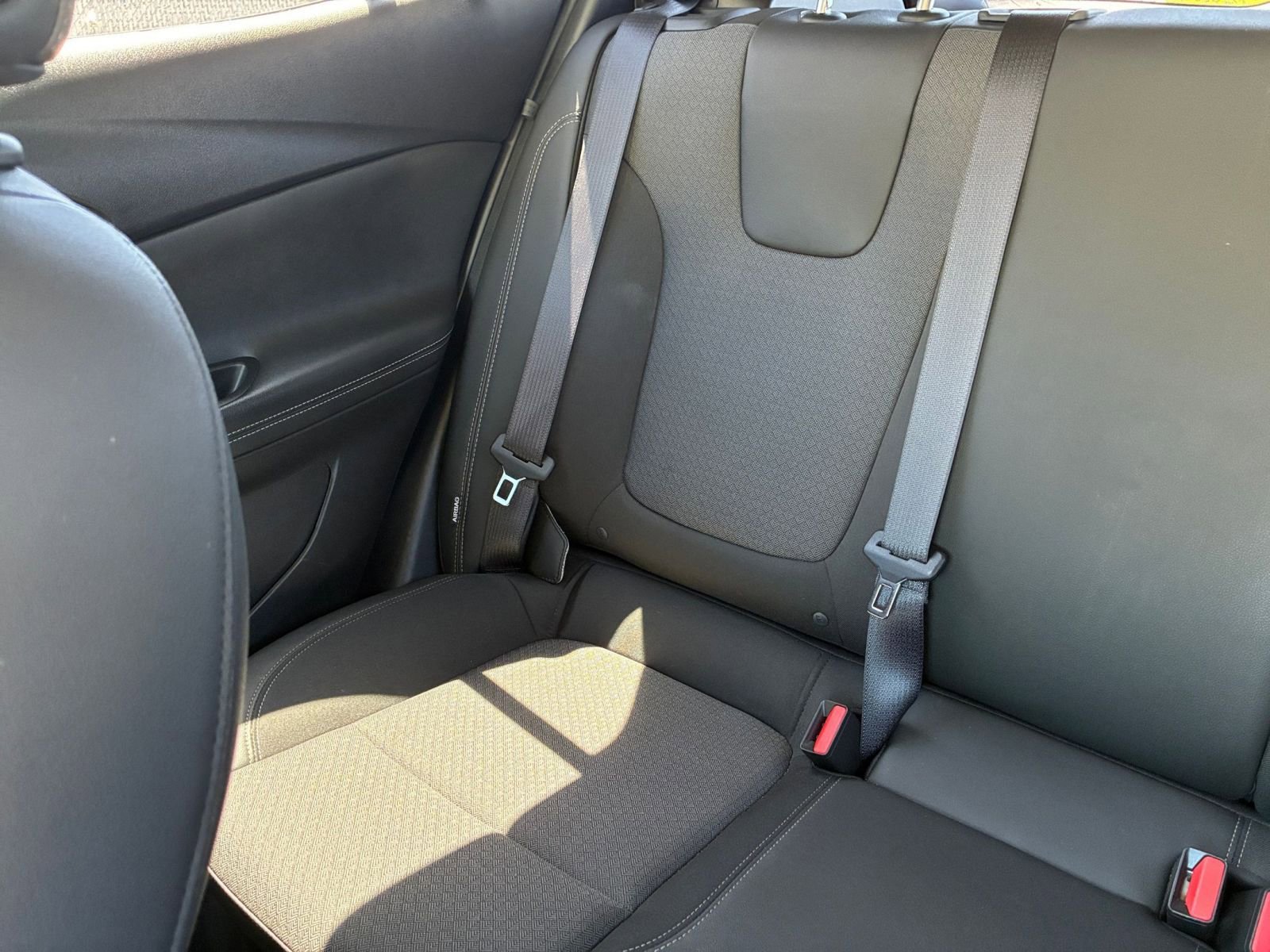 Used 2025 Buick Encore GX Preferred image 38