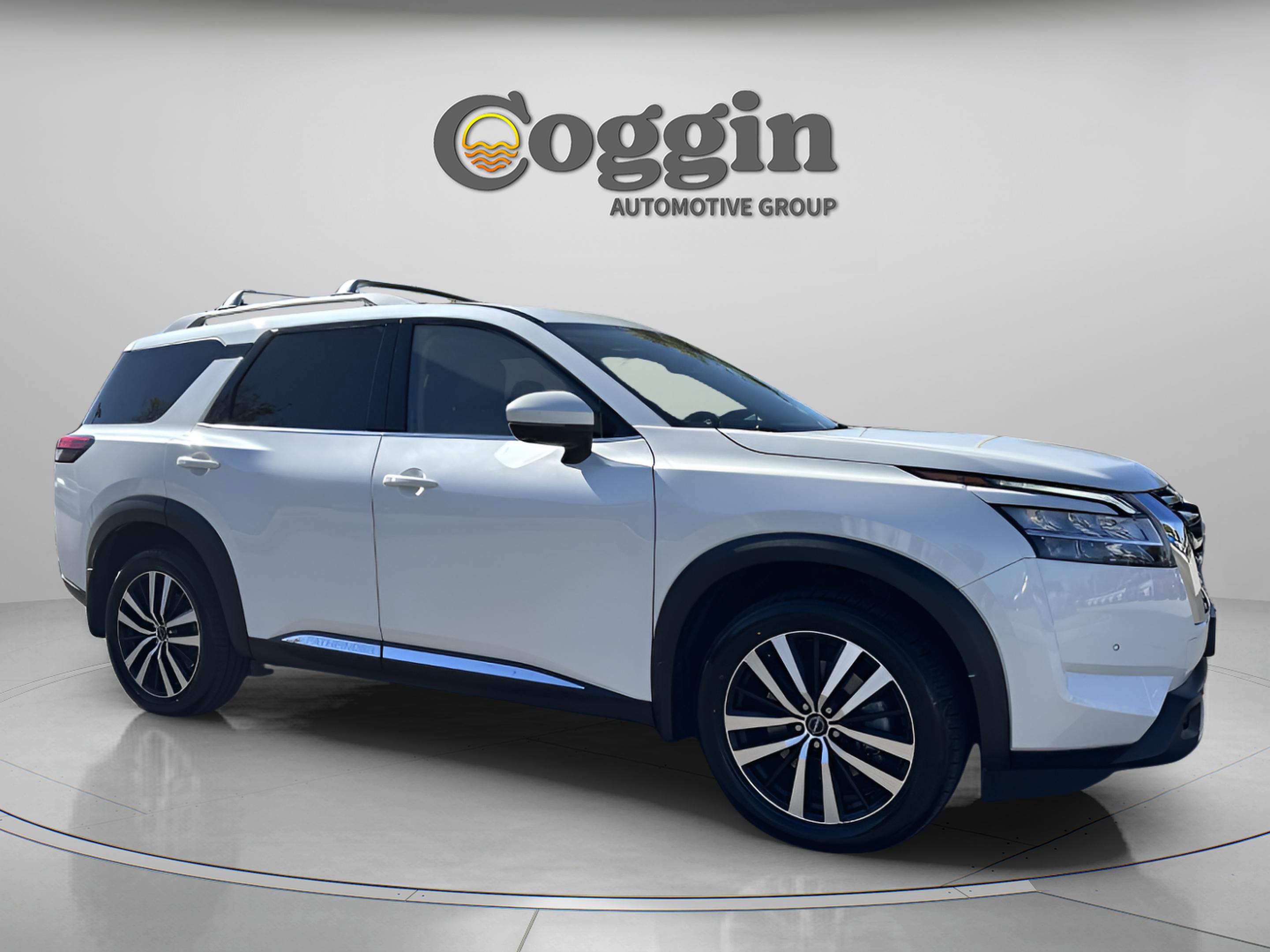 Used 2024 Nissan Pathfinder Platinum image 8