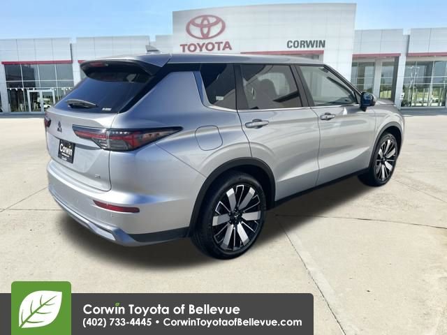 Used 2025 Mitsubishi Outlander SE image 5